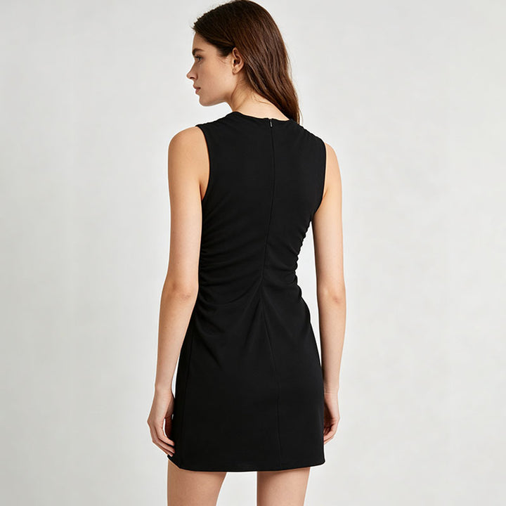Round-neck sleeveless pleated dress