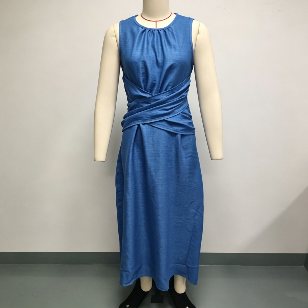 Elegant round neck flowing summer maxi dress