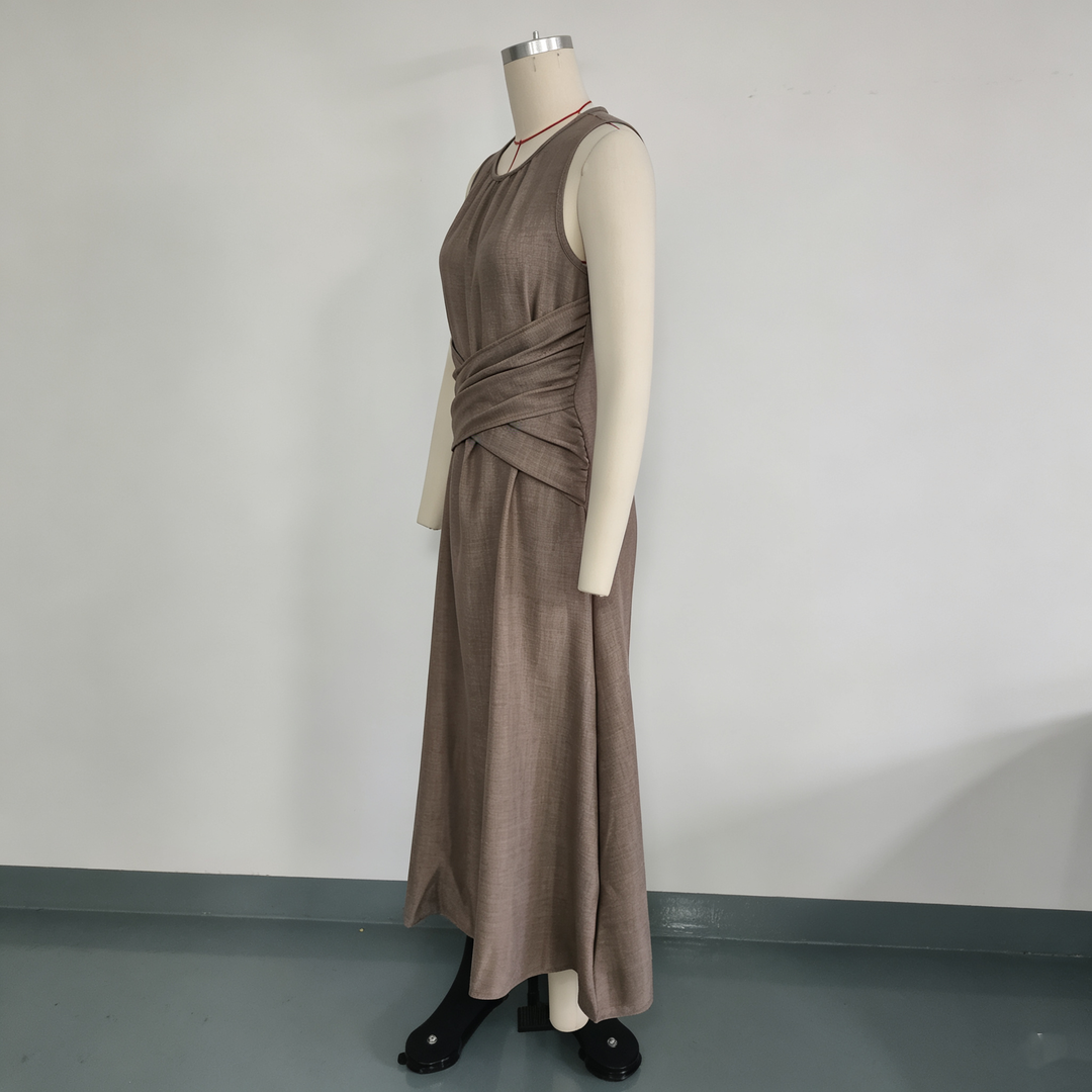 Elegant round neck flowing summer maxi dress