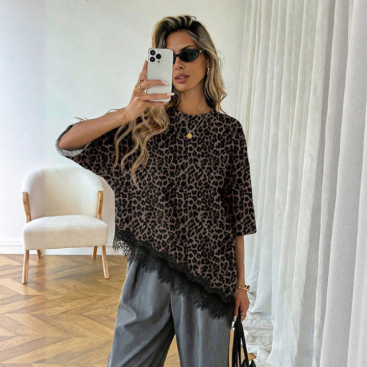 Irregular lace hem short-sleeved top