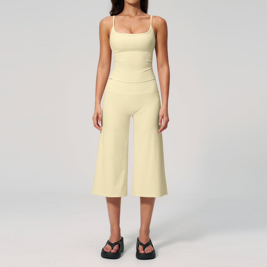 Slim-fit crew-neck tank top and cropped pants sportswear set