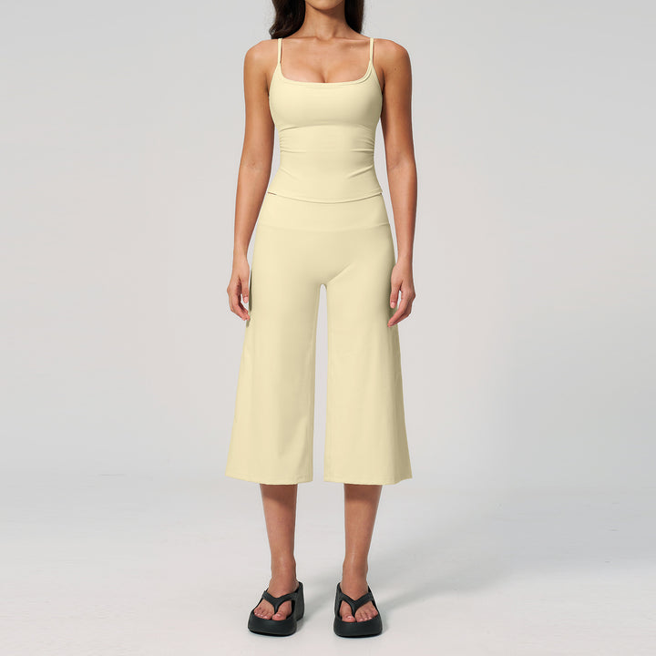 Slim-fit crew-neck tank top and cropped pants sportswear set