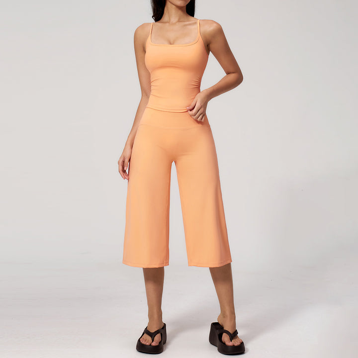 Slim-fit crew-neck tank top and cropped pants sportswear set