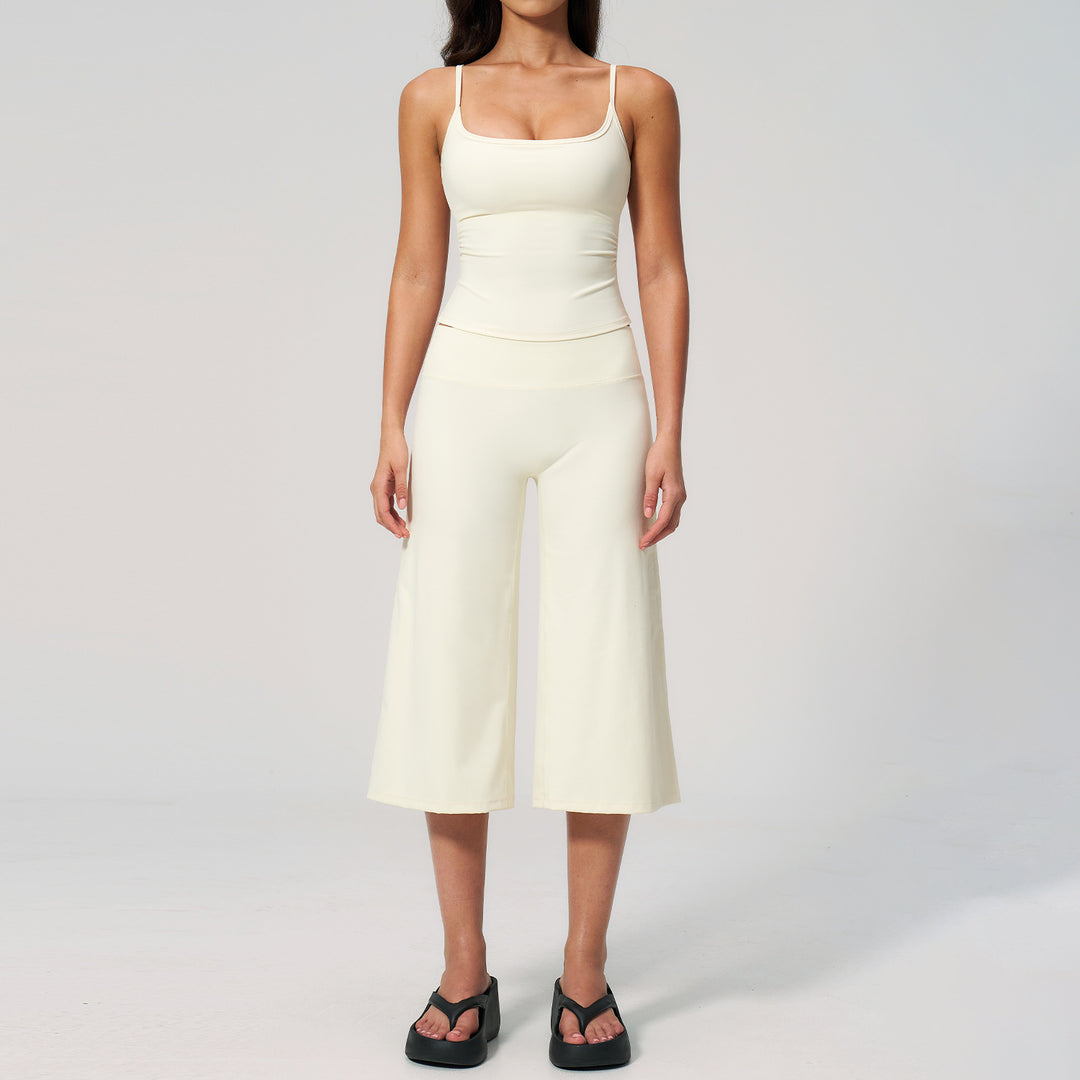 Slim-fit crew-neck tank top and cropped pants sportswear set